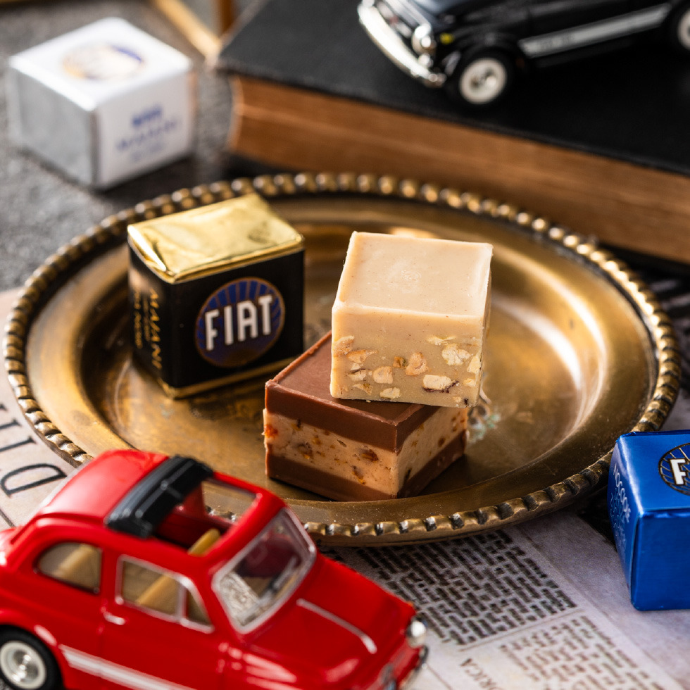 FIAT フィアット チョコレート・ミニカーセット缶 マイアーニ Majani のし包装メッセージカード不可 C-25 / お菓子 車 おもちゃ  スイーツ ギフト ブランドチョコ 本命 贈答品 JGS お年賀