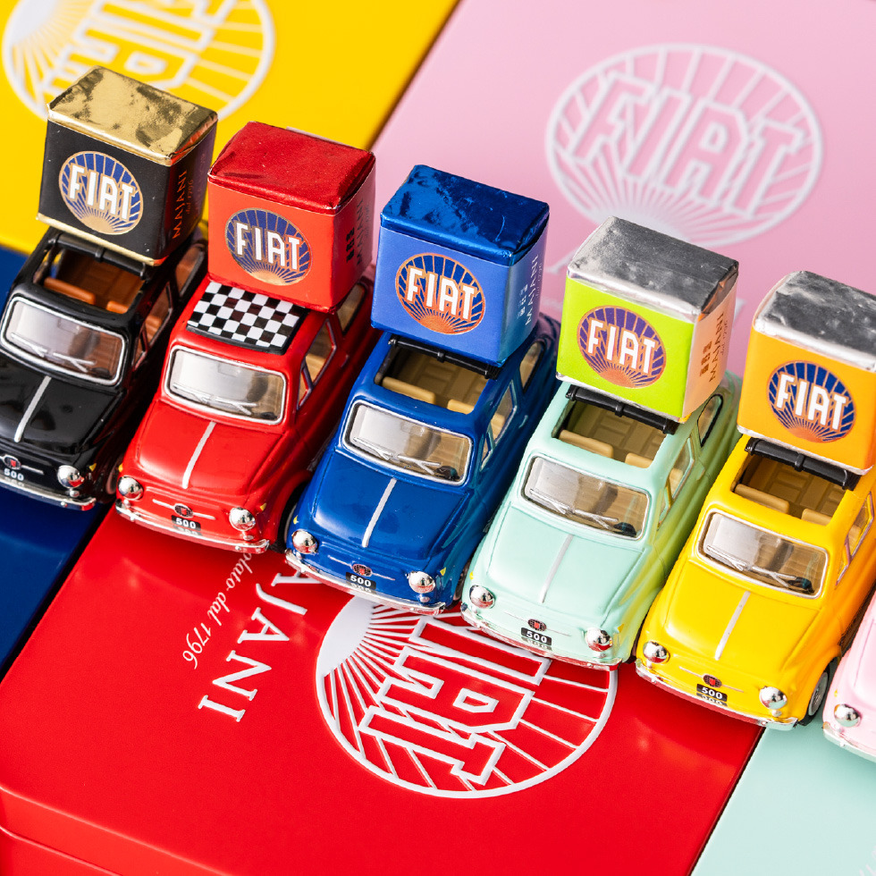 FIAT フィアット チョコレート・ミニカーセット缶 マイアーニ Majani のし包装メッセージカード不可 C-25 / お菓子 車 おもちゃ  スイーツ ギフト ブランドチョコ 本命 贈答品 JGS お年賀